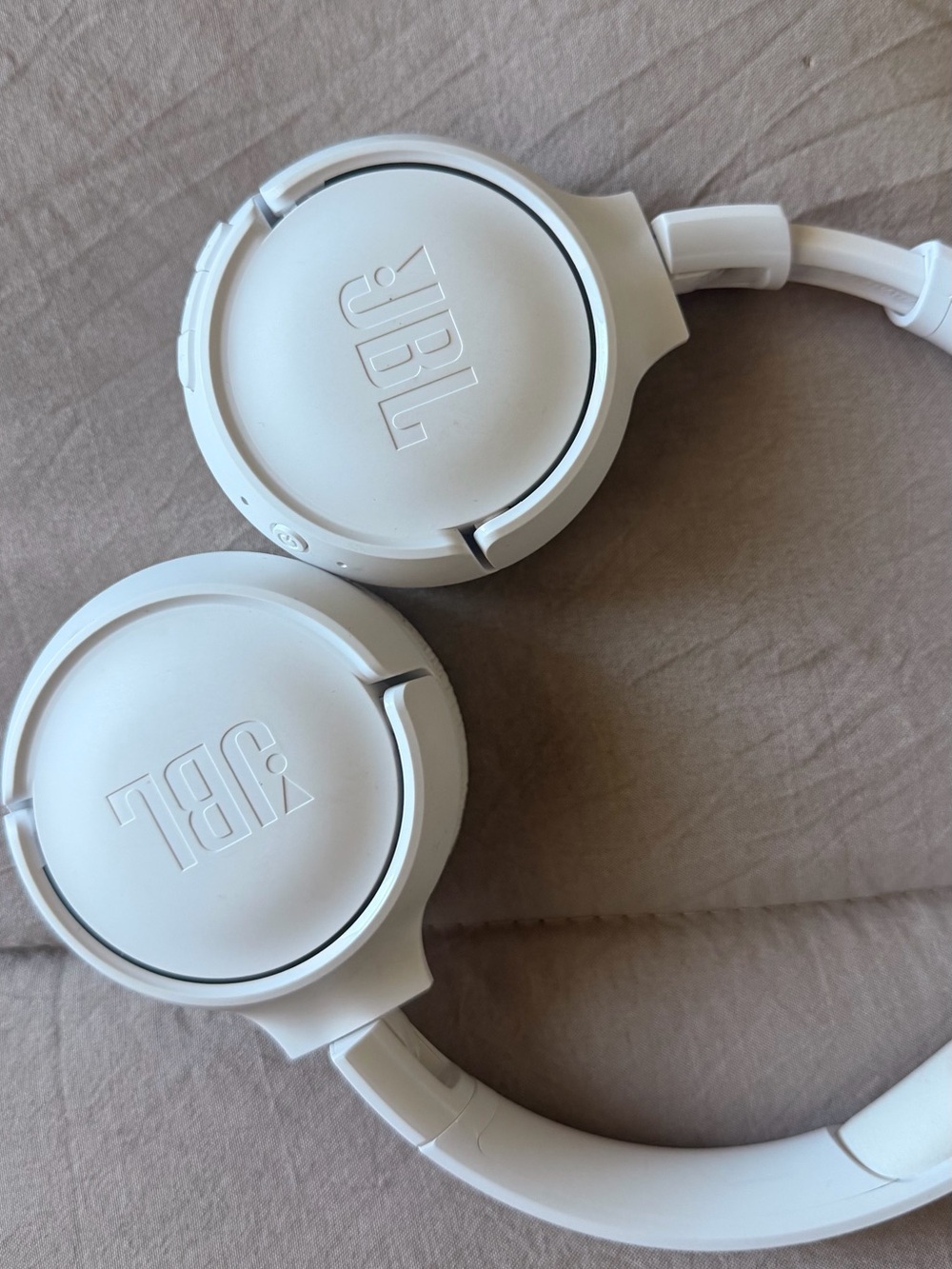 JBL Headphones - Comfortable Cushioned Design